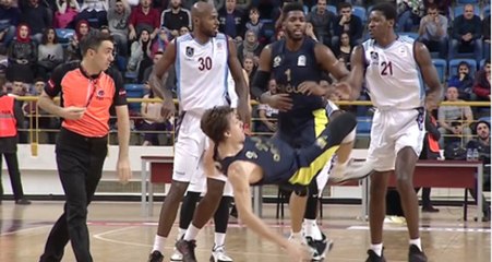Trabzonspor - Fenerbahçe Doğuş Maçında Olay! Tribünler Boşaltıldı