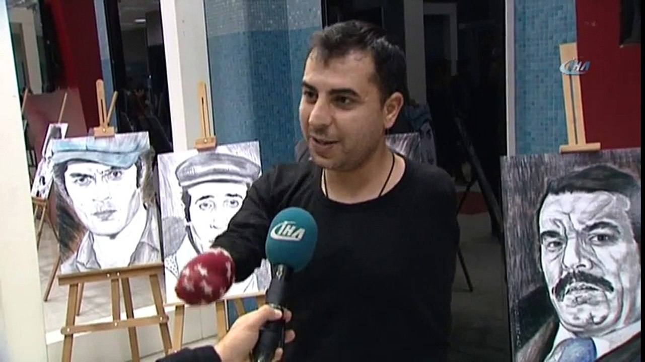 Ağzıyla Çizdiği Resimlerle Hayata Tutundu
