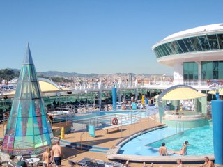 Royal-Caribbean صور من داخل السفينة السياحية التي صنعت بملايين الدولارات