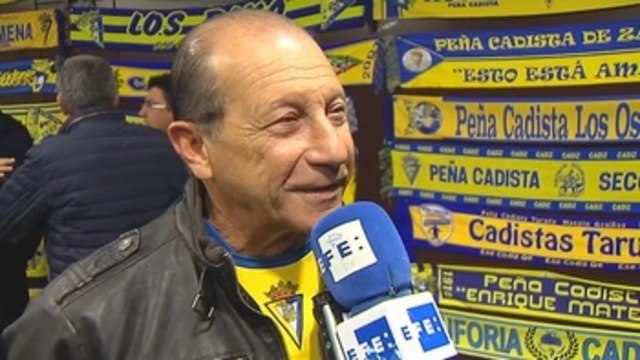 Las Peñas del Cádiz abogan por el cambio de nombre de su campo a Estadio Carranza