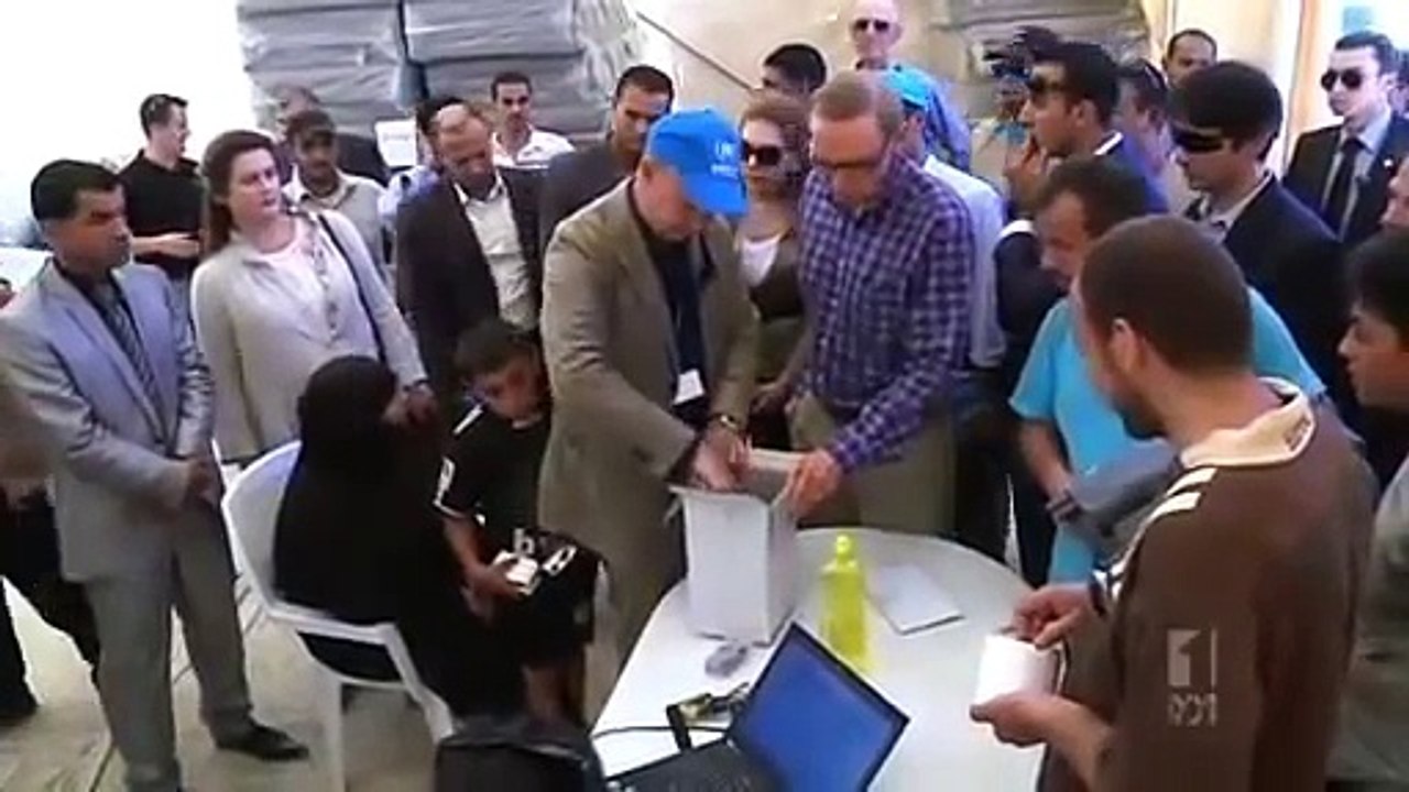 Australia offers aid to Syrian refugees-Qq-4tHSrZ64