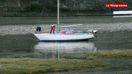 Rivière de Morlaix. L'Eonnen Vor a quitté sa fâcheuse posture