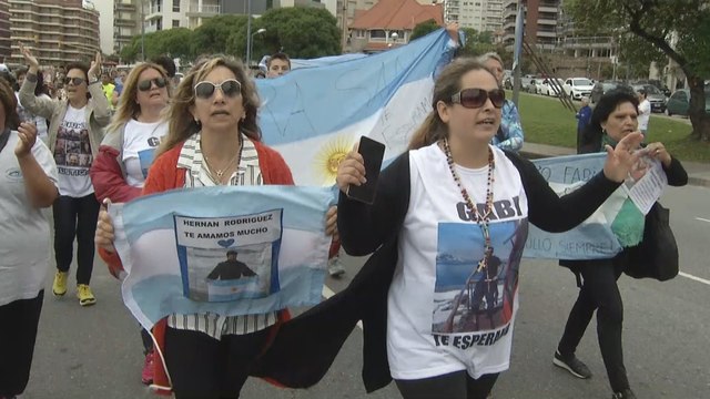 Familiares de los tripulantes del ARA San Juan reclaman presencia de Macri