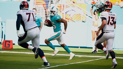 Xavien Howard steps in front of Siemian pass, takes it back for six