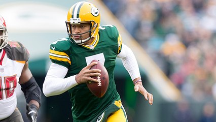 Brett Hundley keeps ball on zone read, takes off for 18-yard gain