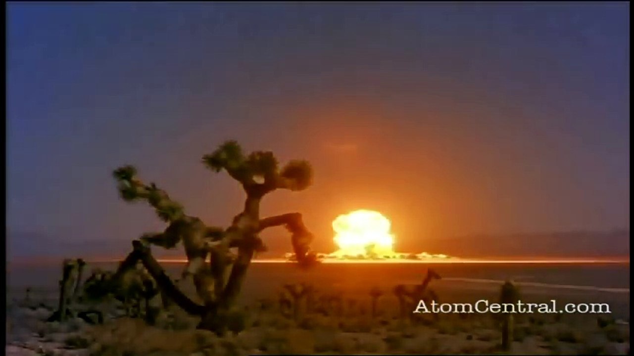 Rare Nuclear Blast Video With Real Time Audio.  (Speed of Sound Delay)