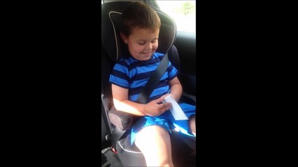 La réaction de cet enfant qui apprend qu'il va etre grand frère est MAGIQUE
