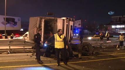 E-5'te Tır Devrildi: 1'i Ağır 3 Kişi Yaralandı