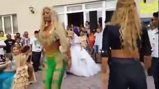Erik Dalı Eşliğinde Twerk