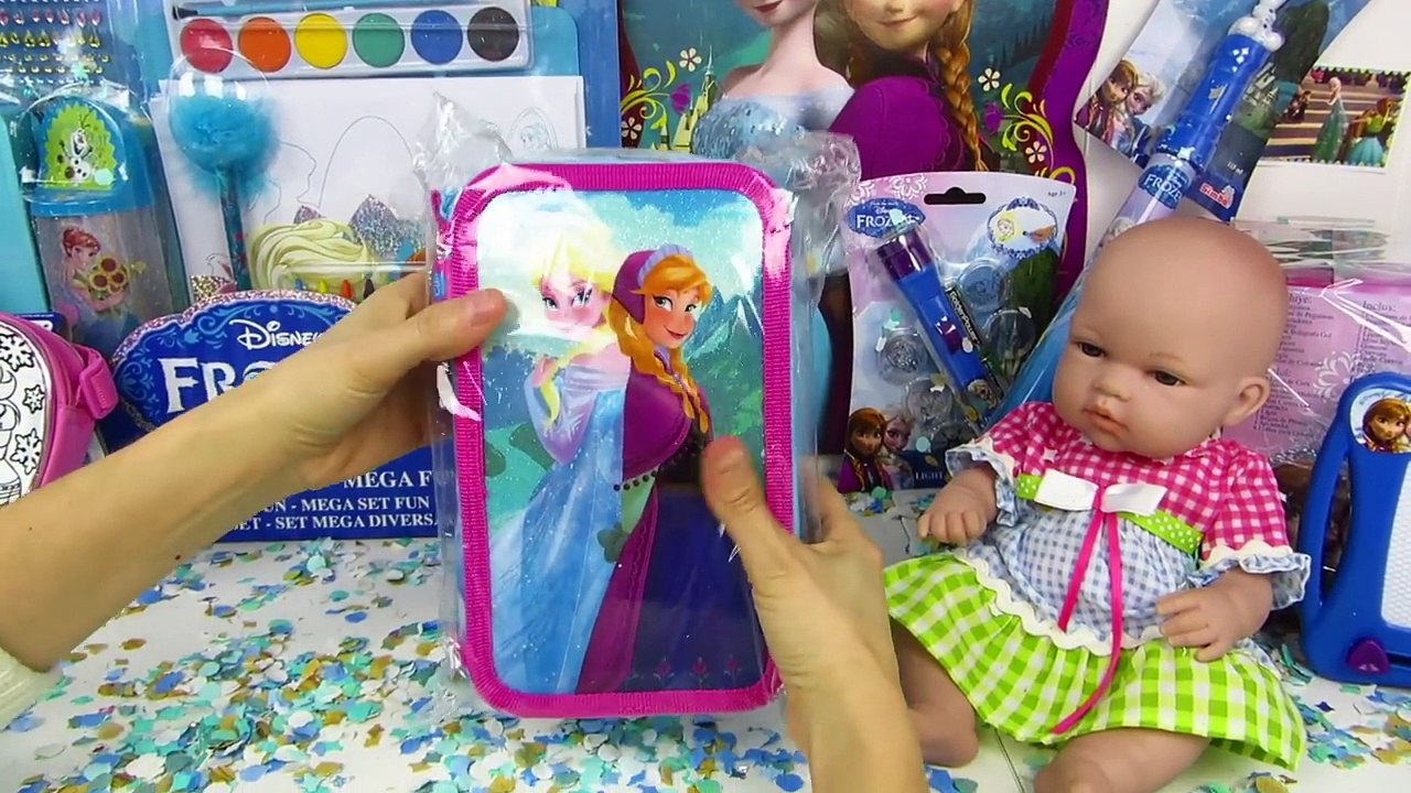 Bebé Lucía abrirá una caja sorpresa gigante de juguetes Frozen de Elsa y Ana en español de Nabumbu