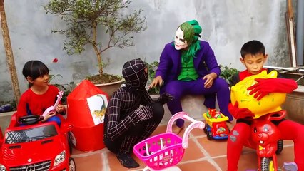 مهرج خطف سبيديرجيرل الطفل مقابل ديادبول في عجلة ث سبايدرمان الإنقاذ سبيديرجيرل الطفل مقابل ديبول