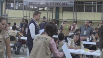 Hernández aventaja al opositor Nasralla con el 96,16 % de actas procesadas