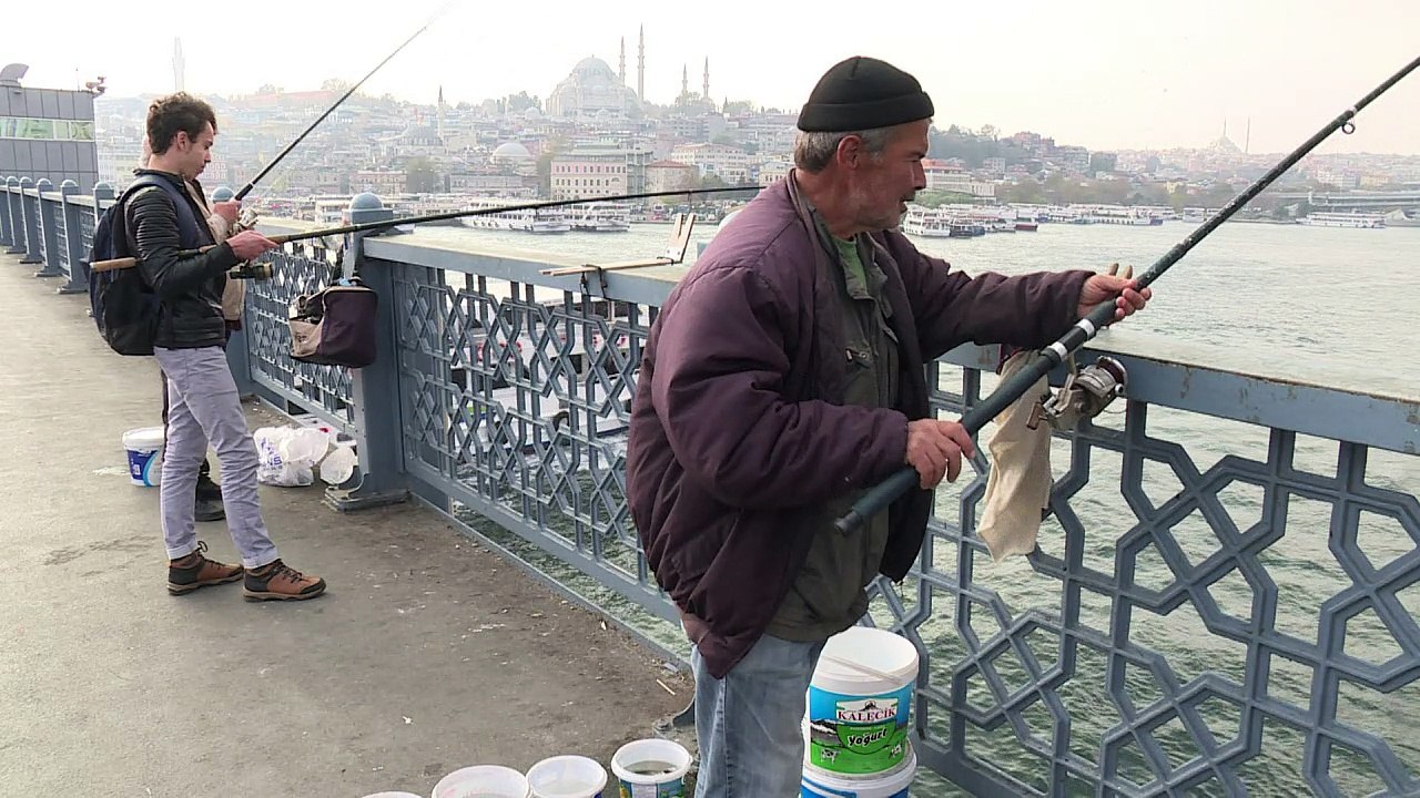 Istanbuls Angler überfischen den Bosporus
