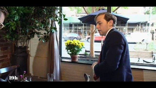 Un journaliste rencontre l'ancien plus jeune collaborateur de Barack Obama à la Maison Blanche - Regardez