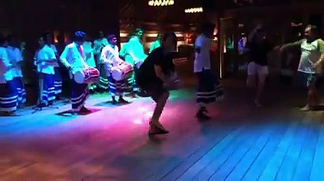 Khởi My - Kelvin Khánh đi hưởng tuần trăng mật