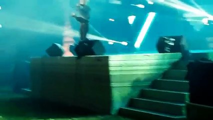 Sơn Tùng hoảng sợ vì bị fan bao vây