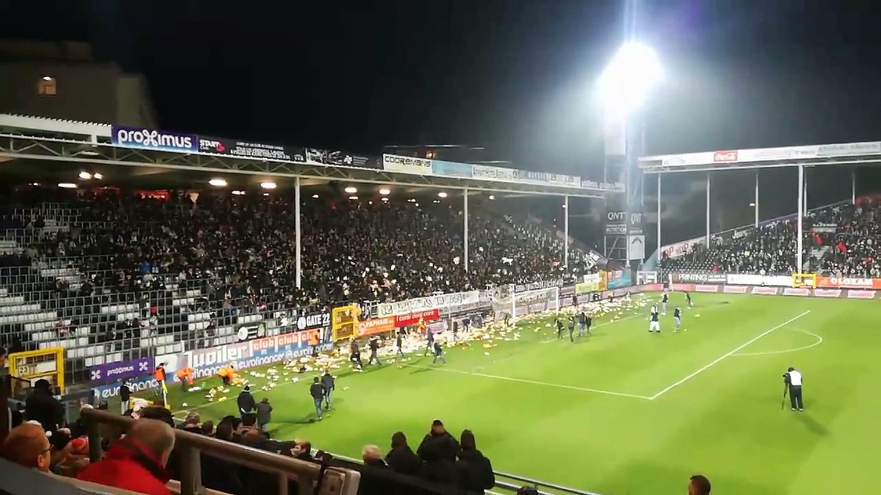 Des peluches pour la "Nounours party" des supporters de Charleroi