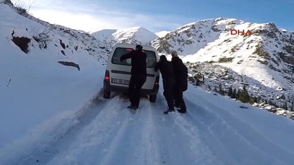 Rize'nin O Köyüne Kar Yağdı, Tahtasını Alan Koştu