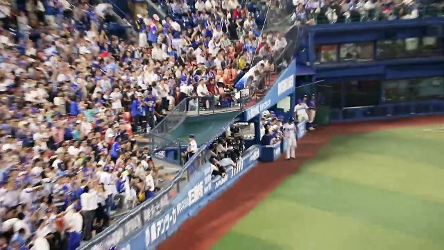 【打球飛んできた！】筒香 看板直撃超特大第10号ホームラン【看板ガシャン！】横浜DeNAベイスターズ 現地