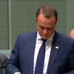 Un Parlementaire australien demande la main de son compagnon au Parlement