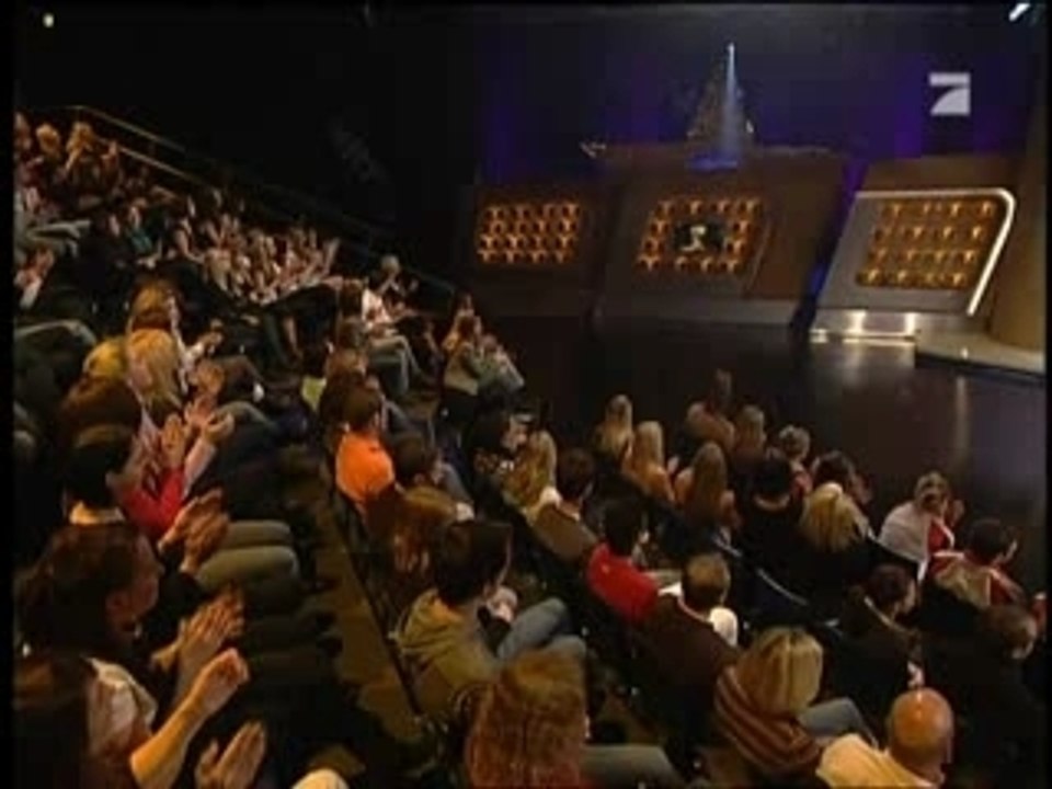 2007_11_20-Pro7-TV_Total-1000Meere