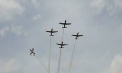 Tim Gabungan TNI AU Peragakan Formasi Terbang Pesawat Tempur