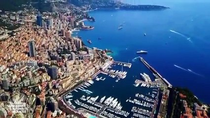 Une Batmobile contrôlée par deux gendarmes français