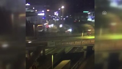 Metrobüs Yoluna Giren Tırı Güvenlik Kameraları Görüntüledi