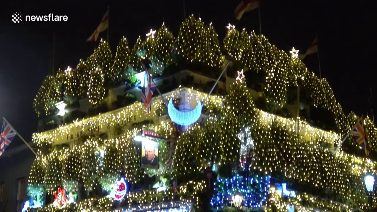 21000 lumières accrochées sur la façade de ce bar à Londres : le Churchill Arms à Notting Hill