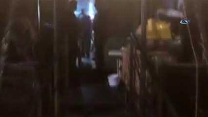 Gezinti Teknesine Kumar Baskını: 30 Gözaltı