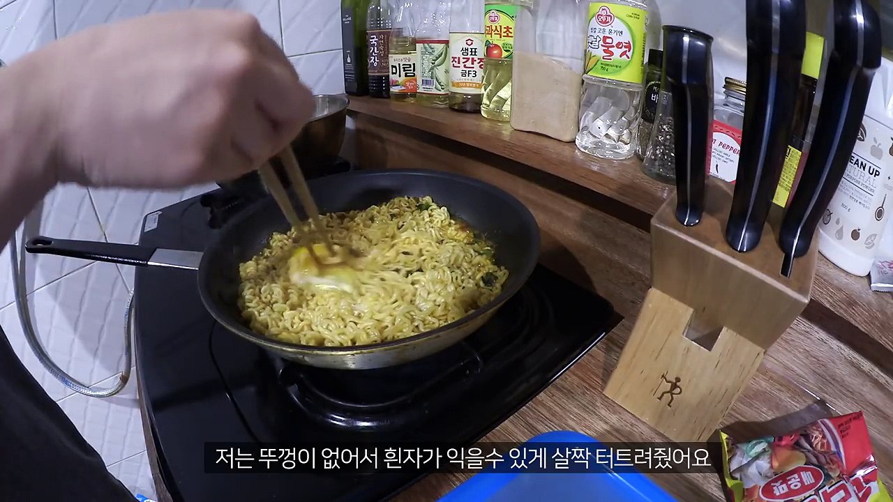 VLOG  일상 브이로그 ( 쿠지라이식 라면 먹방 + 회사 생활 + 드레스룸 소개 )