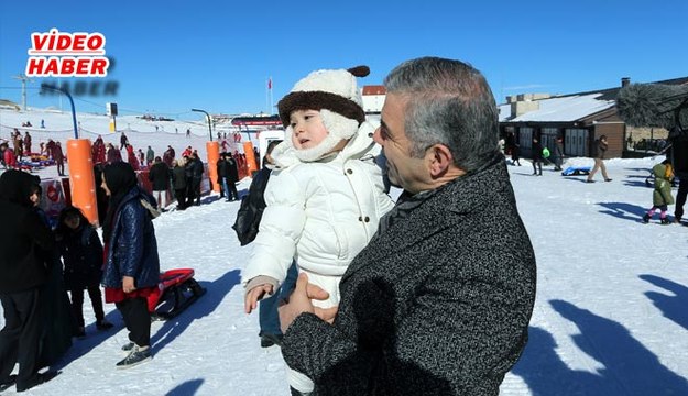 (4 Aralık 2017) ERCİYES MEVSİMİ, KAYAK SEZONUNUN AÇILDIĞI İLK HAFTA SONU 20 BİNİ AŞKIN ZİYARETÇİ GELDİ