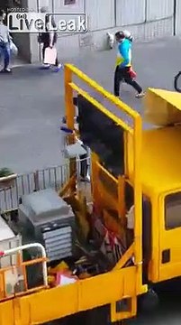 1500$ d'amende pour fumer une clope en public à Hong Kong !