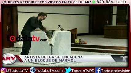 Artista belga se encadena a un cloque de mármol para experimental la soledad-Al Rojo Vivo-Video