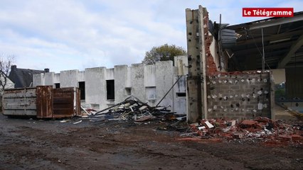 Pontivy. Dernière ligne droite dans la déconstruction de la piscine.