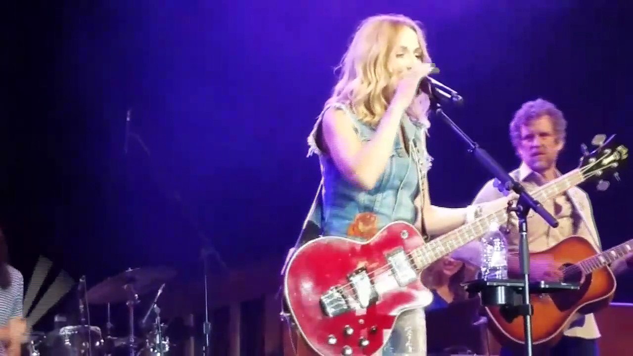 Sheryl Crow - _Soak Up The Sun_ & _All I Wanna Do_ @ Lake Charles (3 JUL 2017)-TSLq