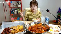 매운갈비찜과 치킨너겟과 비엔나 먹방 mukbang 볼빨간효닝