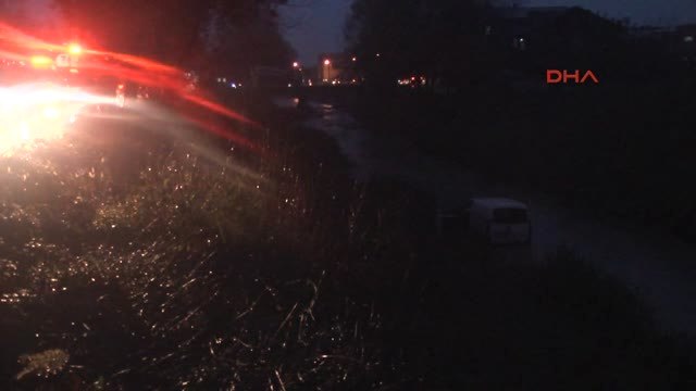 Kocaeli Otomobil Dereye Uçtu, Sürücü Yaralandı