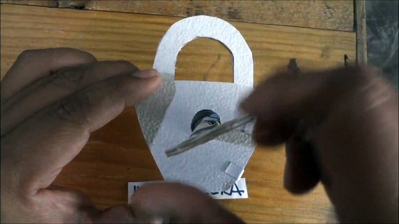 candado de papel