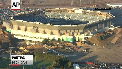 Video: Demolição em estádio corre mal e gera paródia