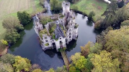 6,500 internet users buy decaying French castle