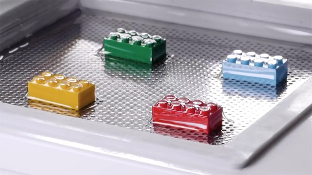 Forget 3D printing, molding is all the rage right now