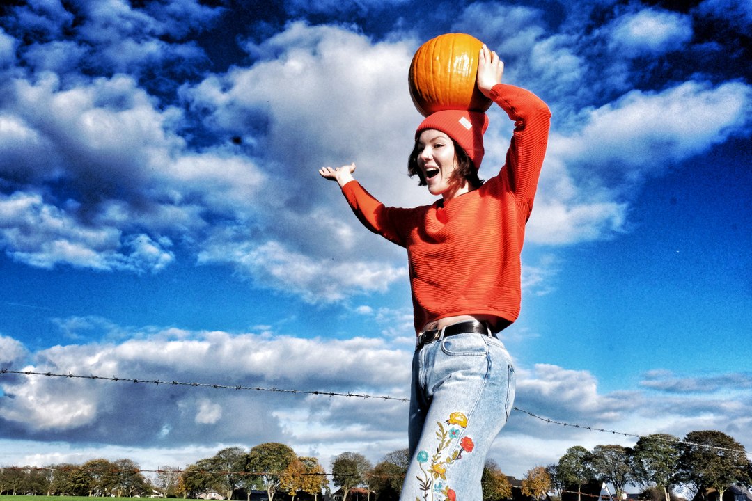 Hitchhiking Vlog | Free stuff you get for hitchhiking | Wasted Life