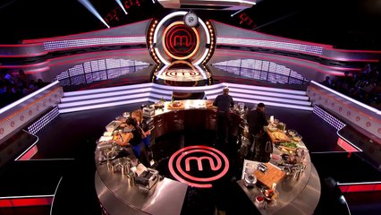 Gordon & Anthony Anderson Battle Christina & Jordana Brewster _ MASTERCHEF CELEBRITY SHOWDOWN-ynHUBTPgW2U