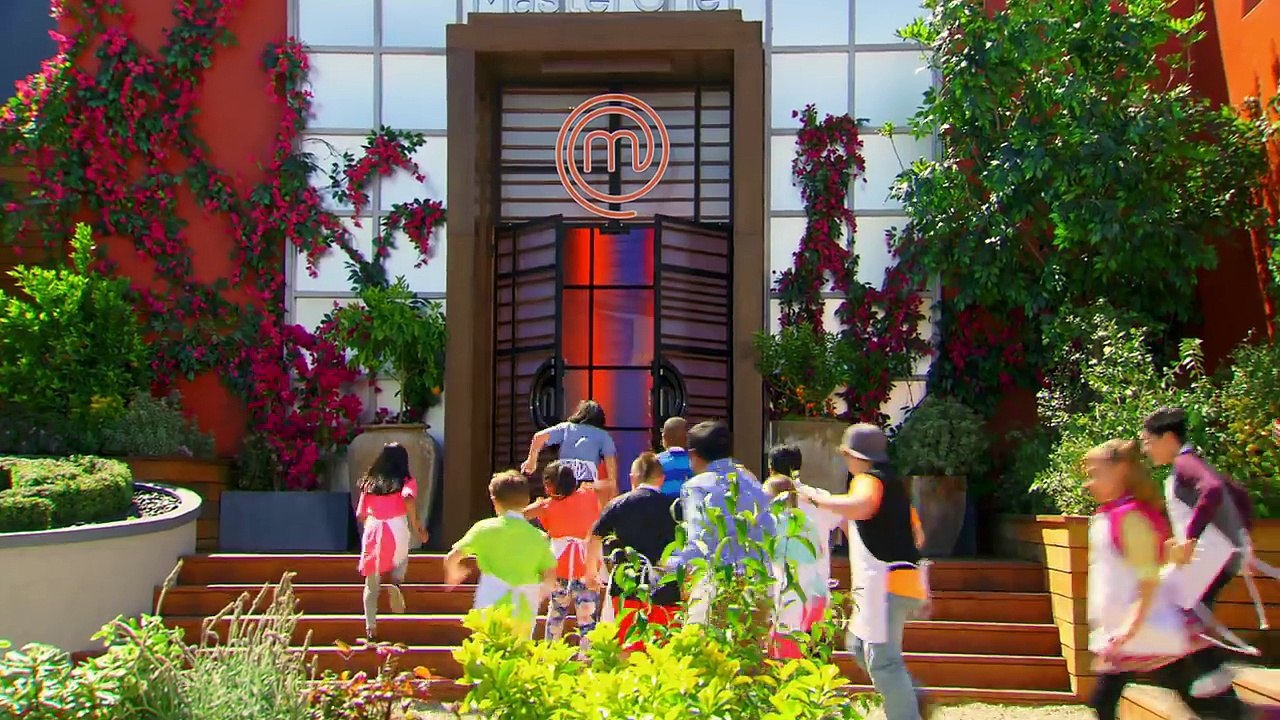 The Top 20 Little Chefs Arrive In The Kitchen _ Season 5 Ep. 3 _ MASTERCHEF JUNIOR-Okbz8mjck2E