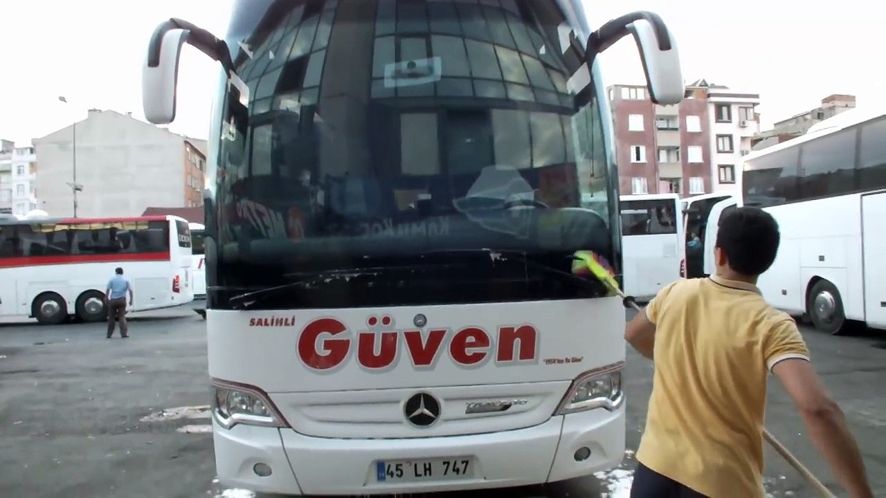 Muavinlerin Çilesi Otobüs Yıkama Videosu