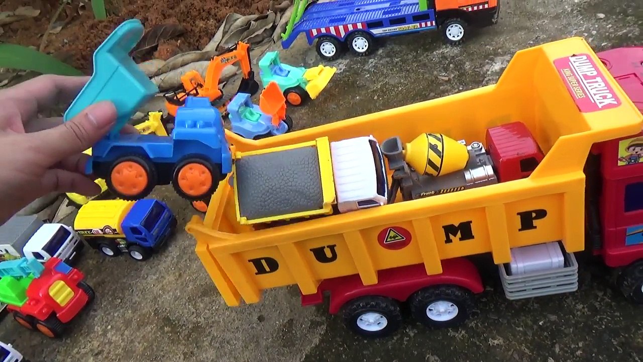 ショベルカー ユンボ パワーショベル はたらくくるまランド ! のりものあつまれ ! ショベルカー、ミキサー車を積んでいくよ ! Tomica Dump Truck