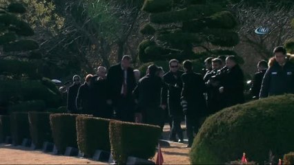 Başbakan Binali Yıldırım Güney Kore'de Türk Şehitliği'ni Ziyaret Etti