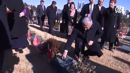 Başbakan Yıldırım Kore Türk Şehitliği'ni ziyaret etti