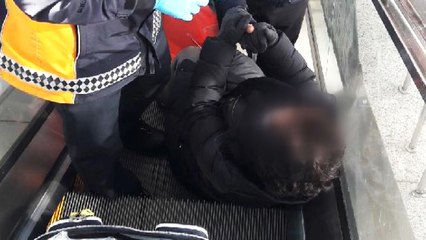 지하철 성균관대역 에스컬레이터 급정지...6명 다쳐 / YTN